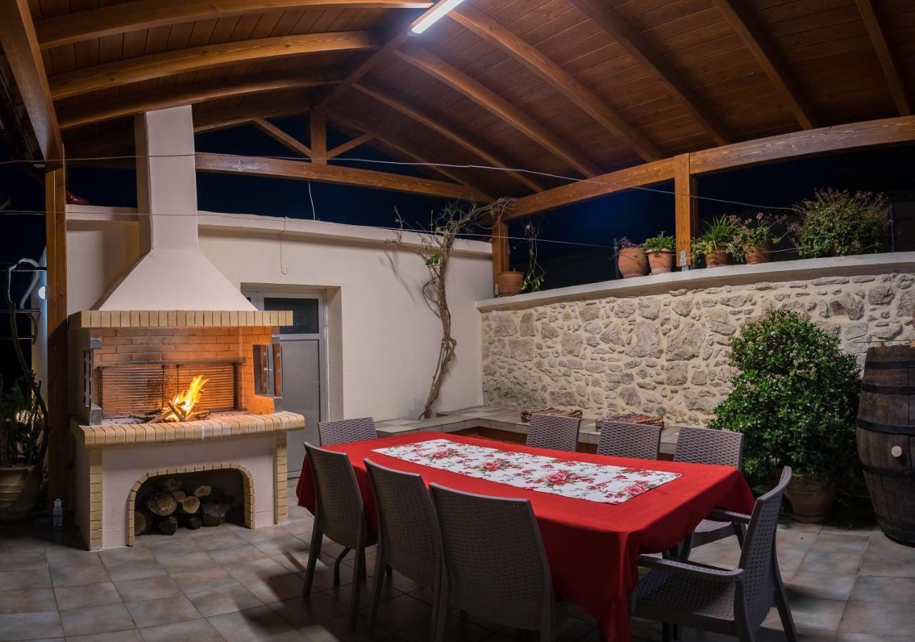 Tholos Αρχοντική Εξωτερικό φωτογραφία